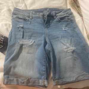 Distressed Bermuda shorts
